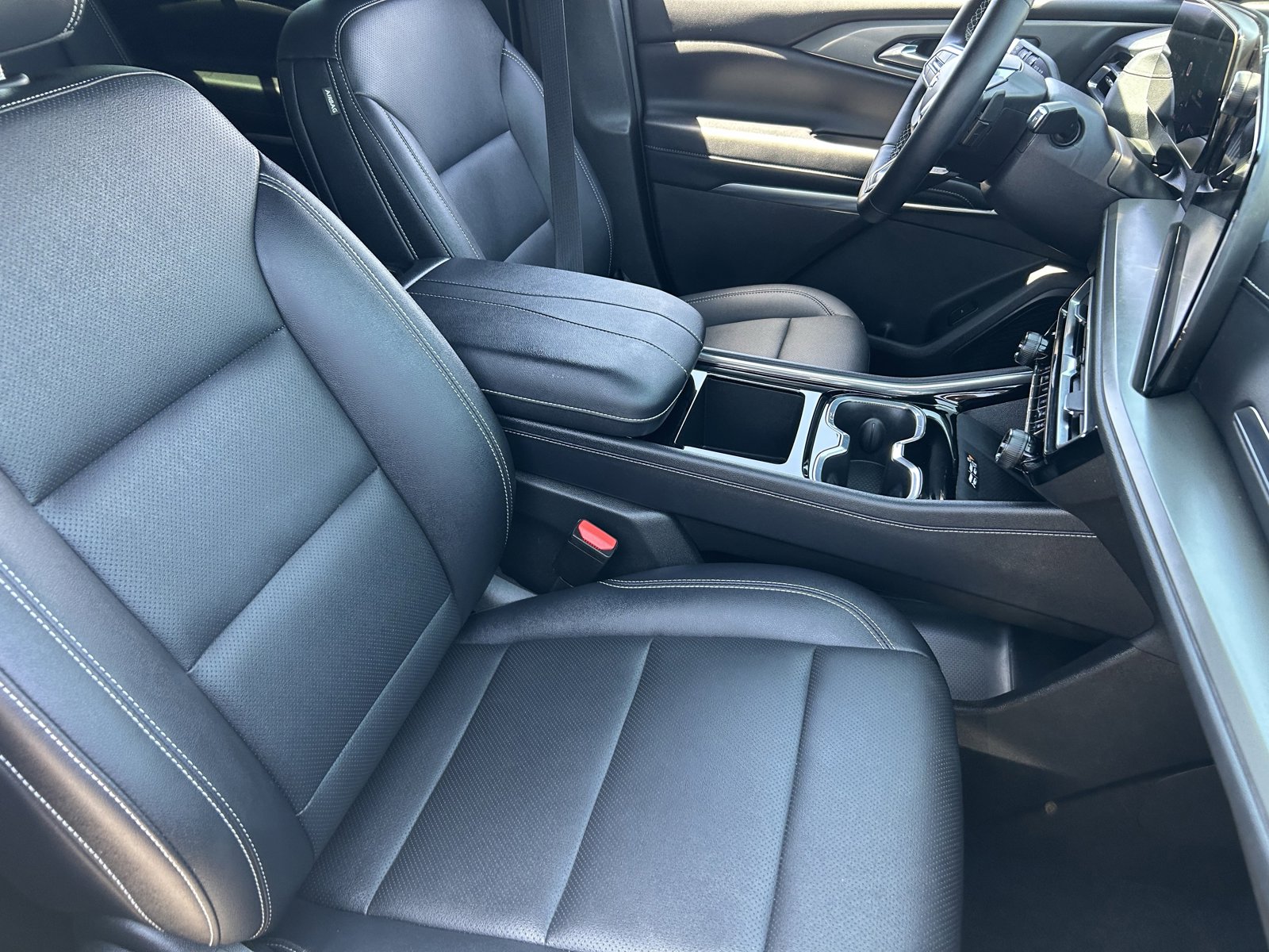 Certified 2025 Chevrolet Traverse LT FWD image 11
