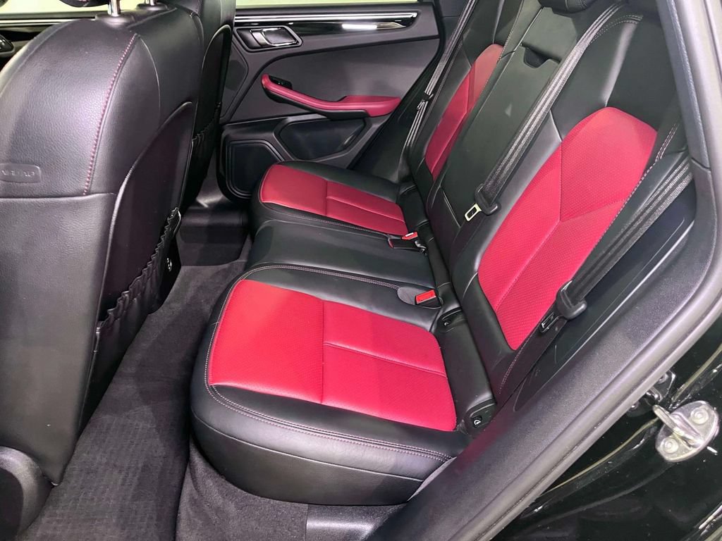 Certified 2023 Porsche Macan AWD/4WD image 19