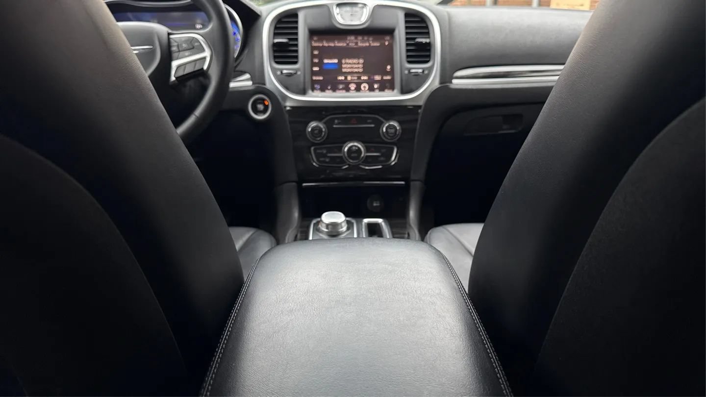 Used 2015 Chrysler 300 Limited RWD image 22