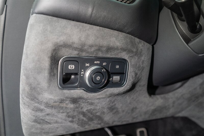 Used 2023 Aston Martin V8 Vantage Coupe RWD image 68