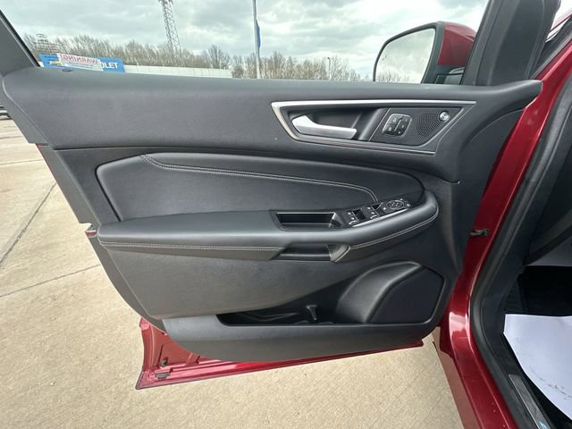 Used 2019 Ford Edge Titanium w/ Cold Weather Package image 25