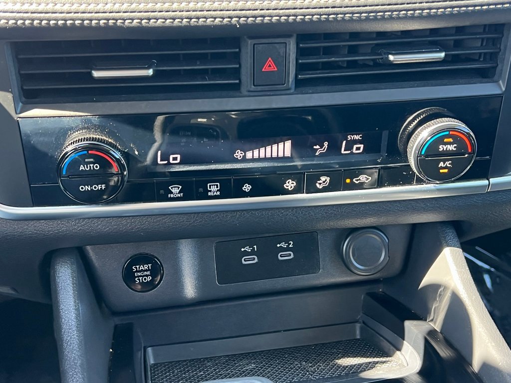 Used 2024 Nissan Rogue SV image 29