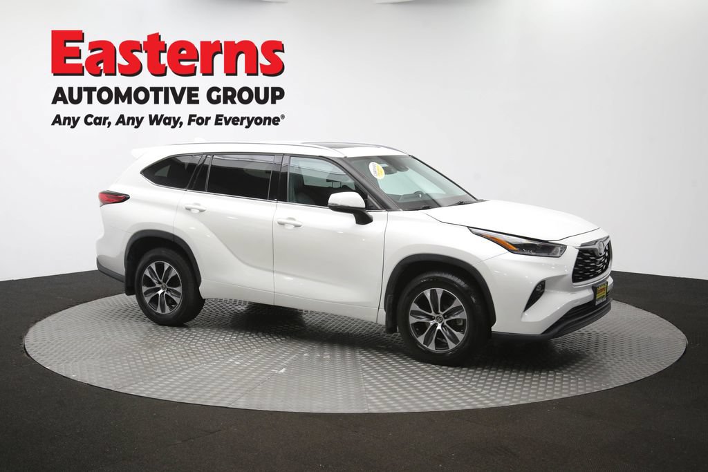 Used 2021 Toyota Highlander XLE AWD/4WD image 49
