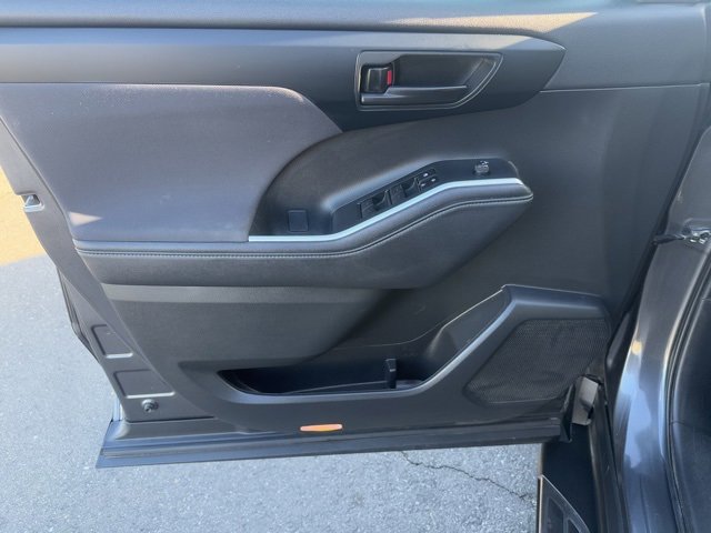 Used 2023 Toyota Highlander LE image 11