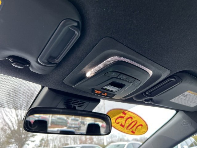 Used 2025 Toyota Corolla SE image 28