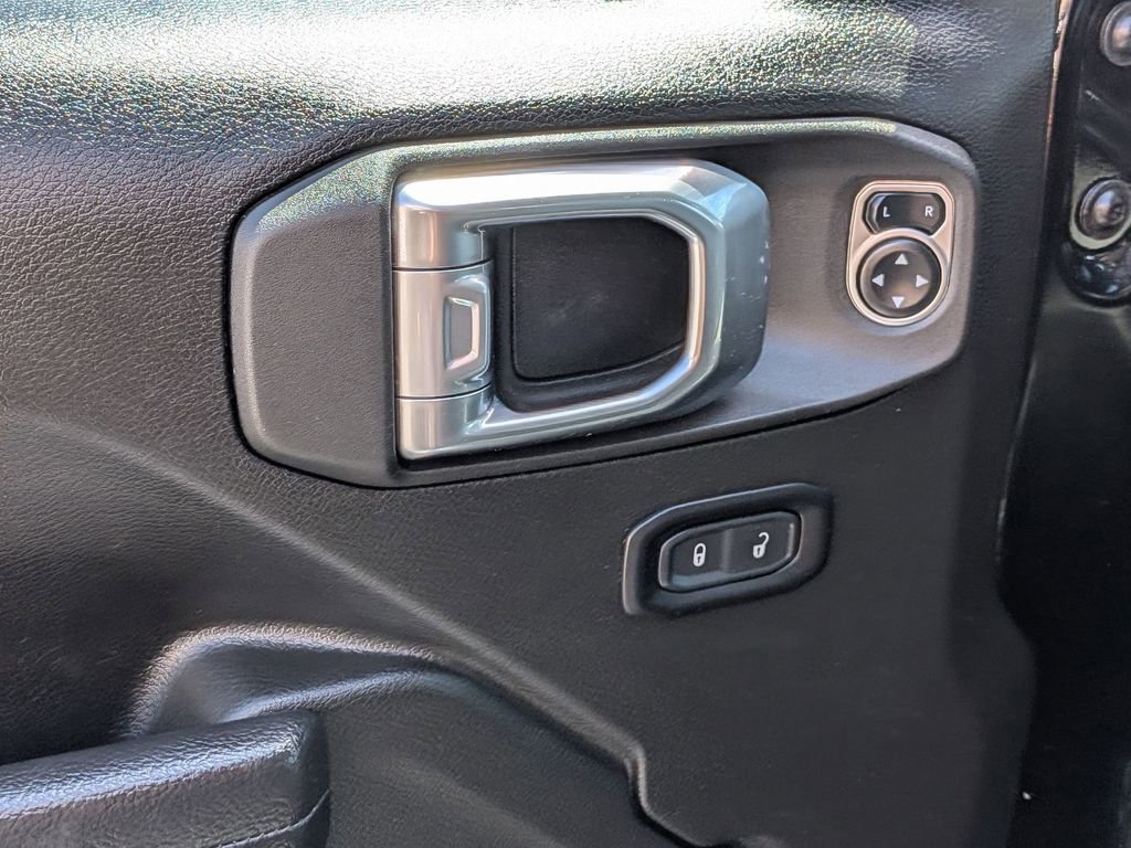 Used 2025 Jeep Wrangler Unlimited Rubicon image 13