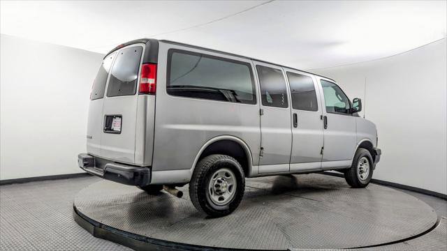 Used 2024 Chevrolet Express 2500 w/ Driver Convenience Package RWD image 8