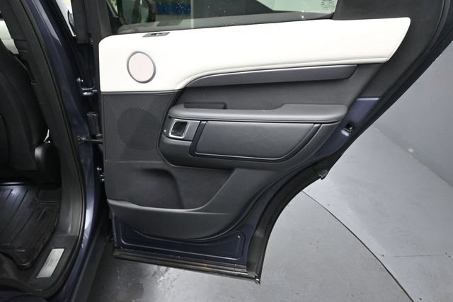 Used 2024 Land Rover Discovery Metropolitan Edition AWD/4WD image 30