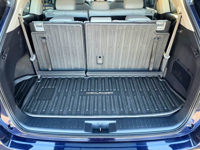 Used 2020 Toyota Highlander XLE AWD/4WD image 39