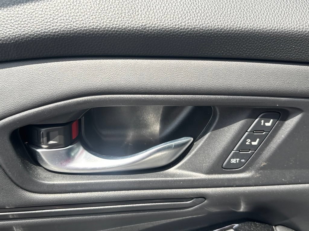 Used 2023 Honda Accord Touring image 9