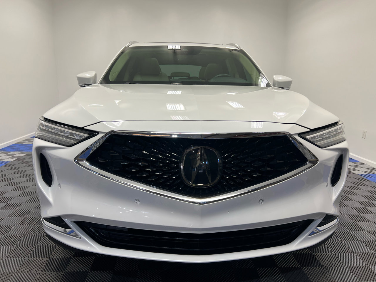 Used 2023 Acura MDX SH-AWD w/ Technology Package image 2