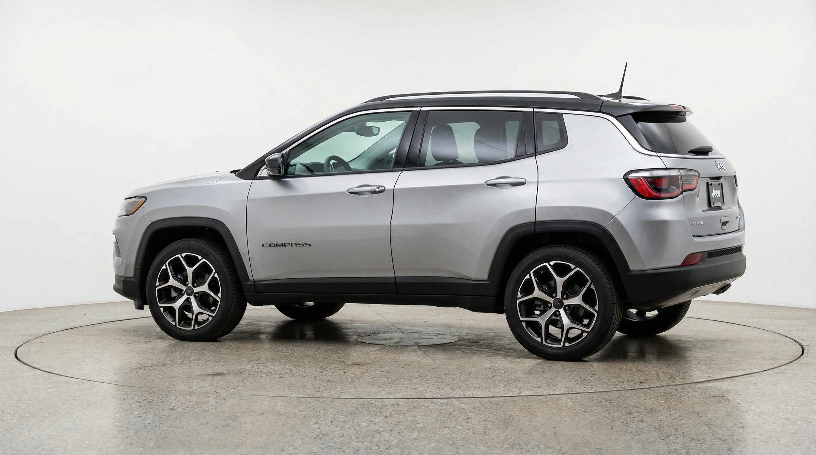 Used 2025 Jeep Compass Limited AWD/4WD image 5