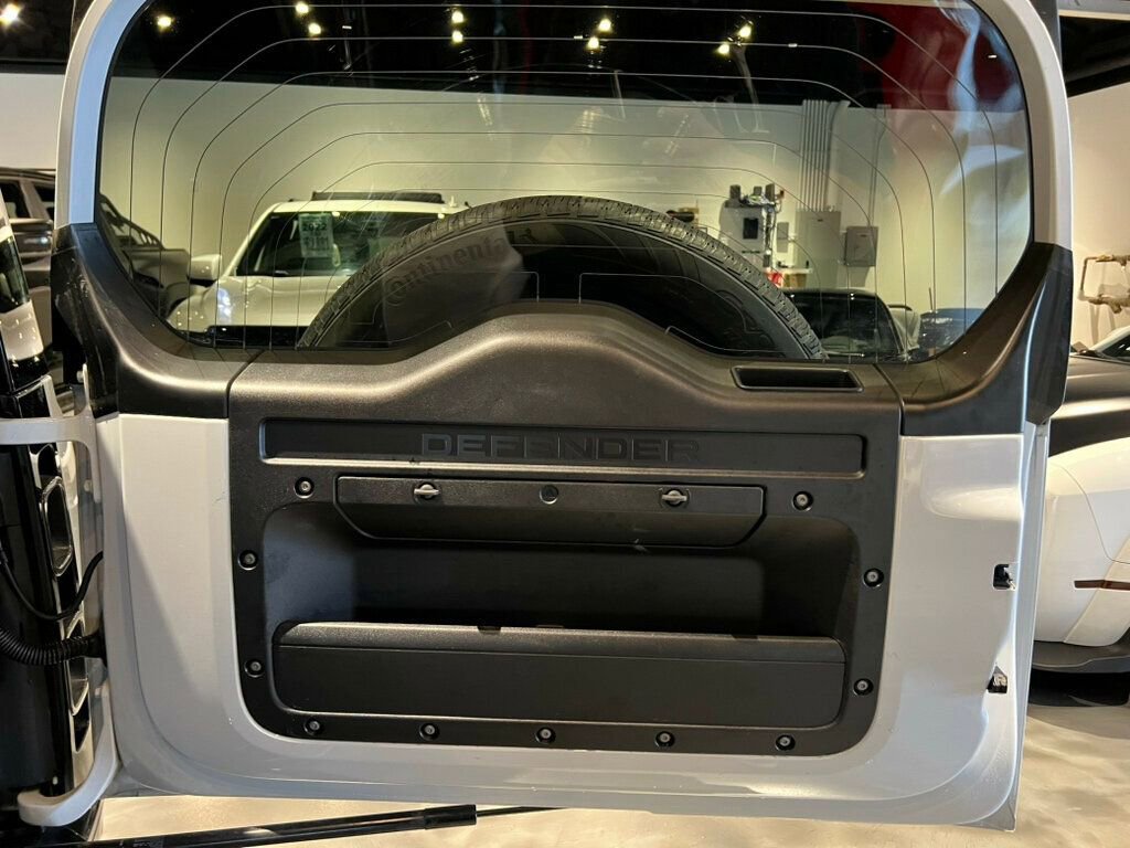 Used 2023 Land Rover Defender 110 image 30