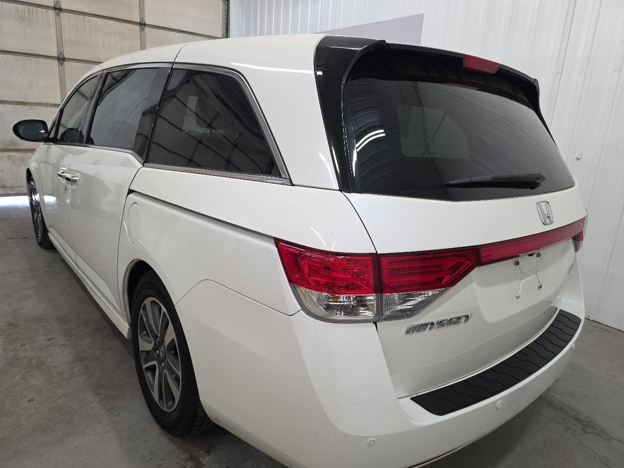 Used 2016 Honda Odyssey Touring Elite image 8
