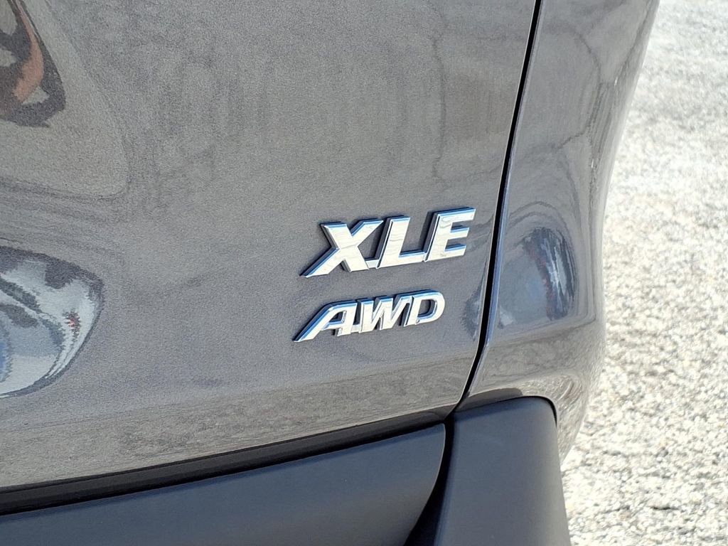 Used 2022 Toyota RAV4 XLE Premium AWD/4WD image 9