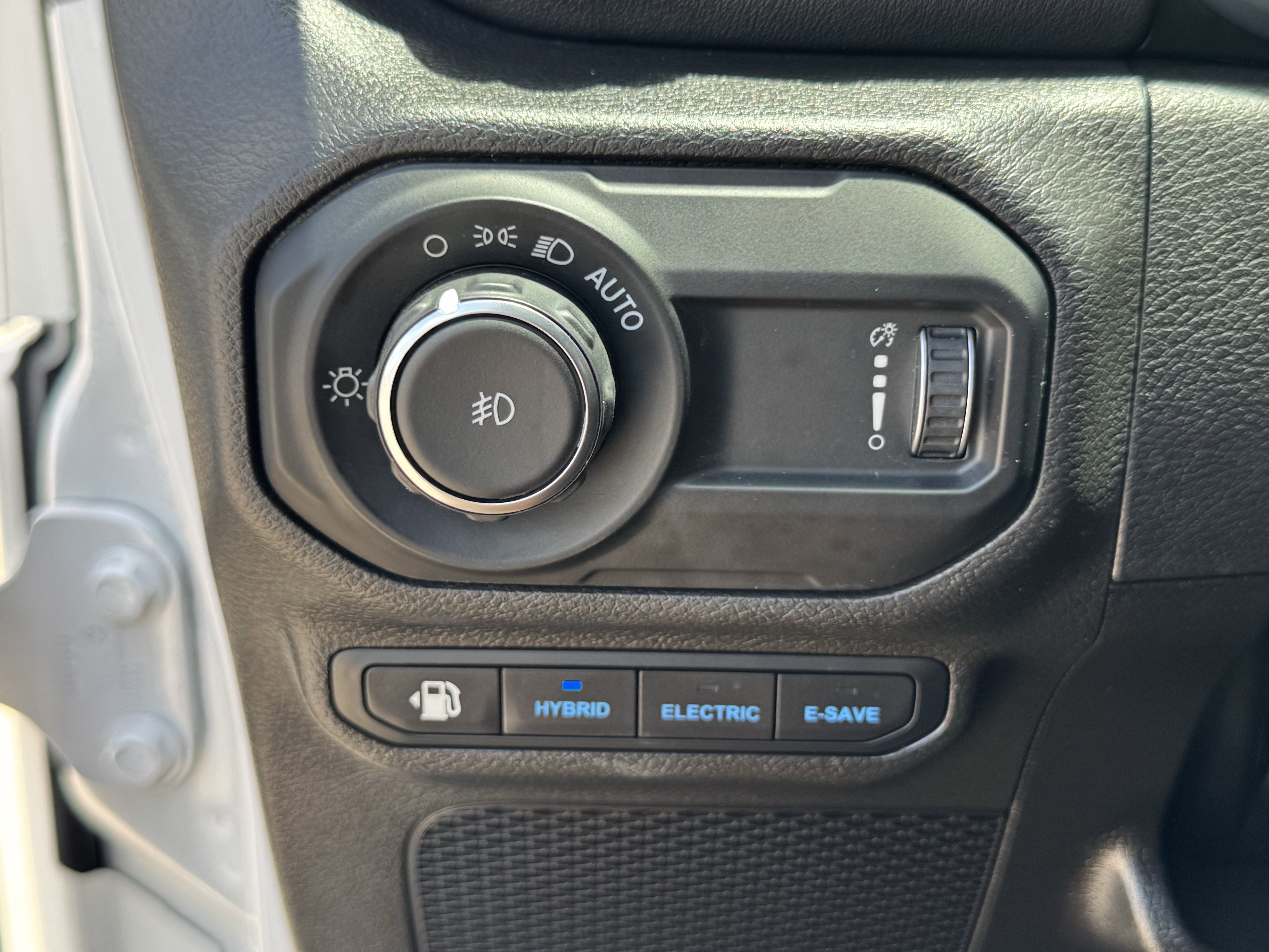Used 2023 Jeep Wrangler Unlimited Sahara w/ Cold Weather Group AWD/4WD image 25