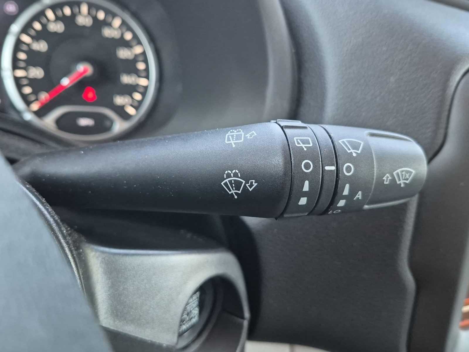 Used 2020 Jeep Renegade Limited w/ UConnect 8.4 Nav Group AWD/4WD image 26