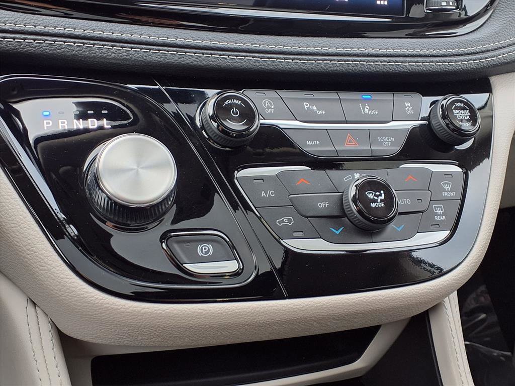 Used 2024 Chrysler Pacifica Limited image 13