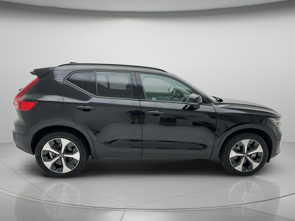 Used 2024 Volvo XC40 B5 Core AWD/4WD image 6