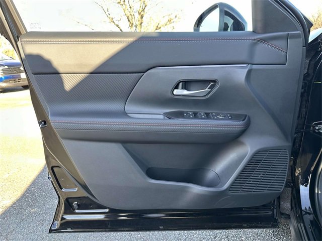 New 2026 Nissan Kicks SR image 14