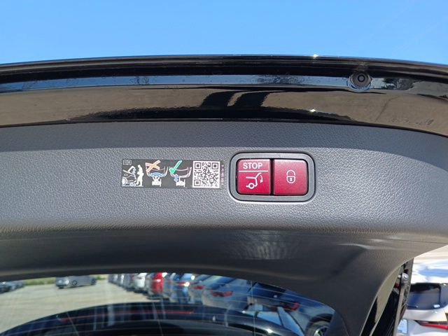 Used 2025 Mercedes-Benz GLC 350e GLC 350e 4MATIC image 10