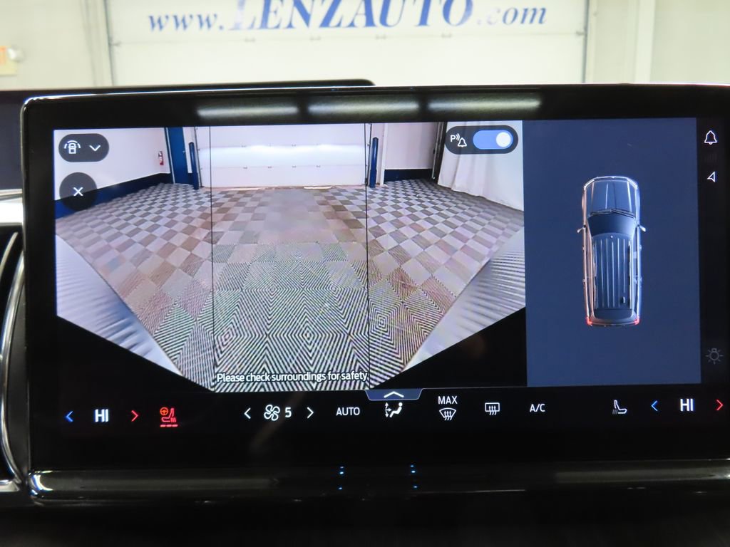 Used 2025 Ford Expedition Platinum w/ Platinum Ultimate Package AWD/4WD image 16