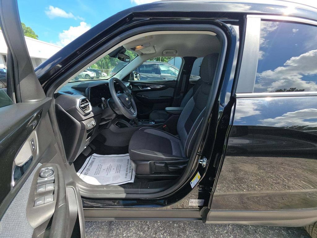 Used 2026 Chevrolet TrailBlazer LT FWD image 6