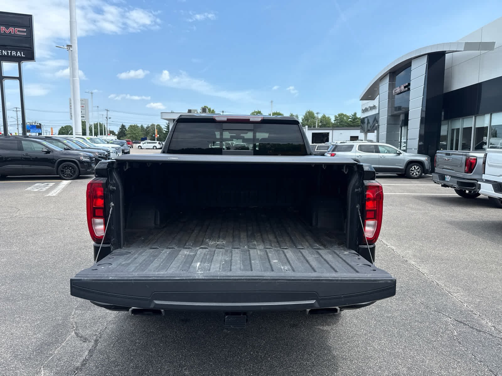 Used 2020 GMC Sierra 1500 Elevation w/ Elevation Value Package AWD/4WD image 10
