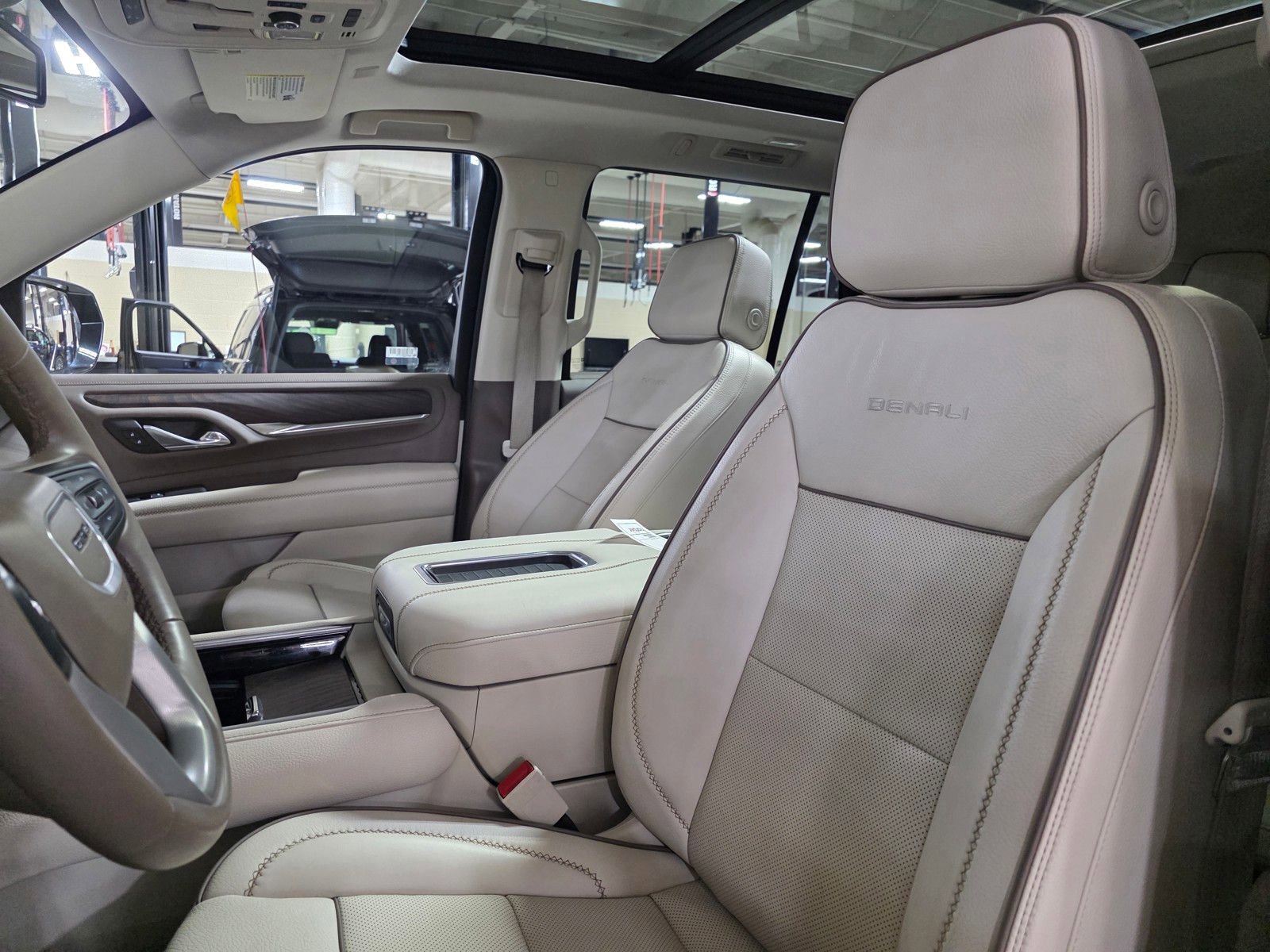 Used 2023 GMC Yukon Denali w/ Max Trailering Package image 24