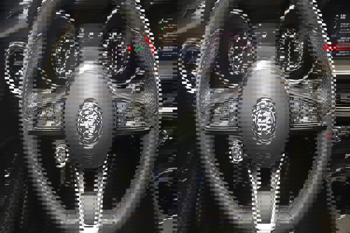 Used 2023 Alfa Romeo Stelvio Ti image 44