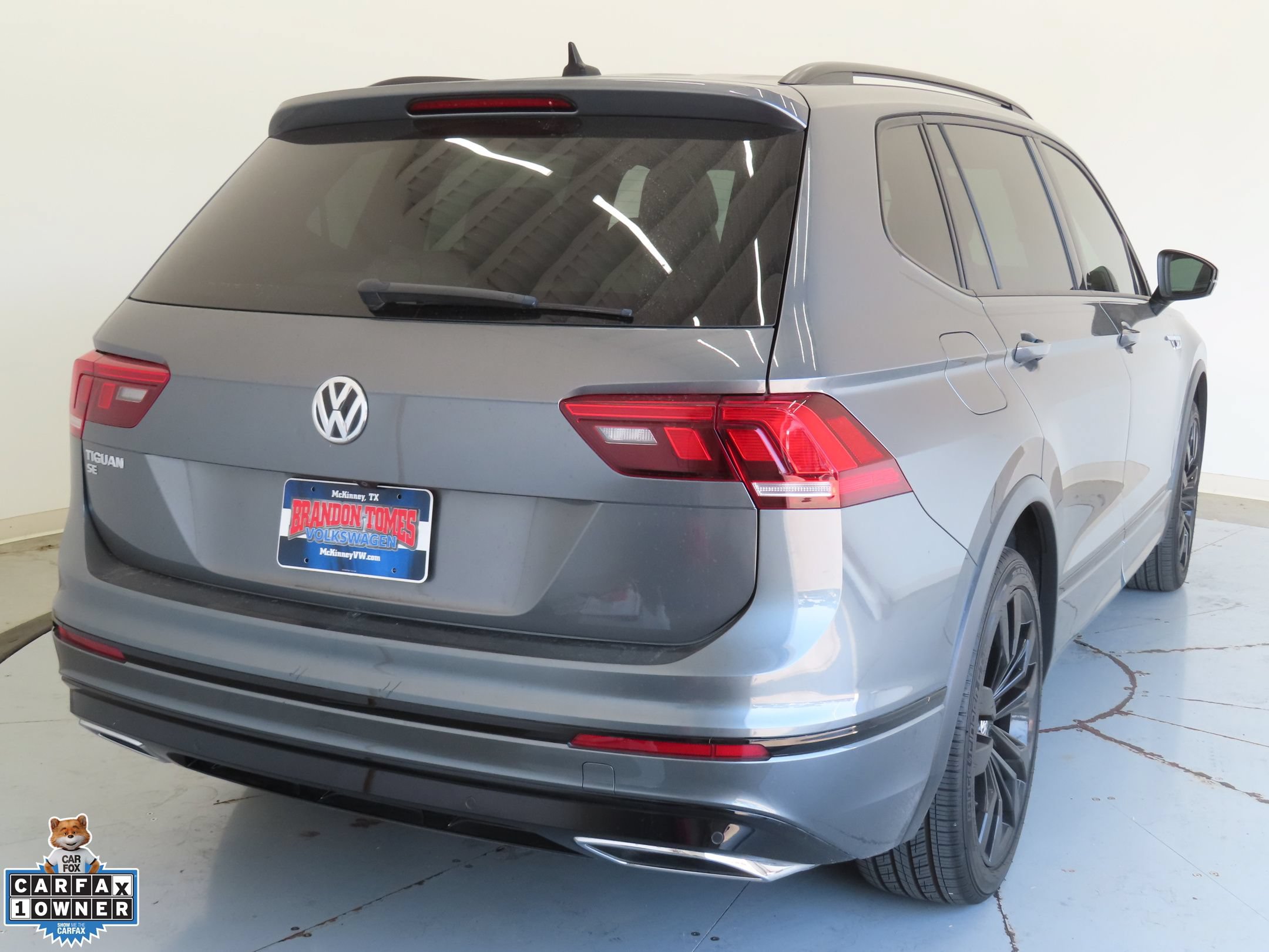 Used 2021 Volkswagen Tiguan SE R-Line FWD image 3