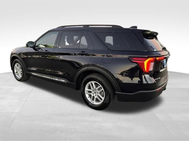 Used 2025 Ford Explorer Active image 3