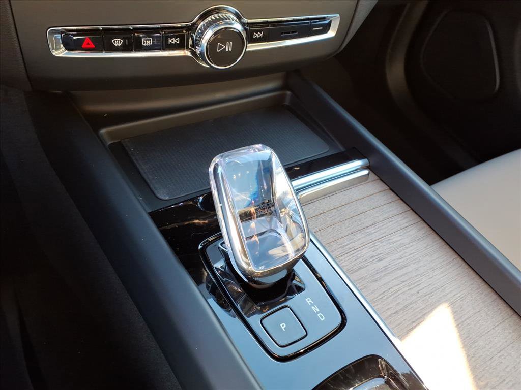 New 2026 Volvo XC60 B5 Plus w/ Protection Package Premier image 19