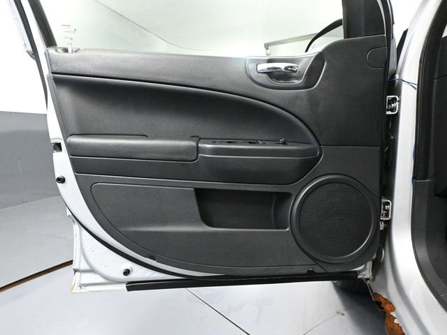 Used 2012 Dodge Caliber SXT image 16