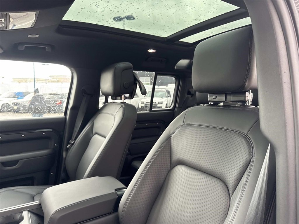 New 2026 Land Rover Defender 110 X-Dynamic SE image 20