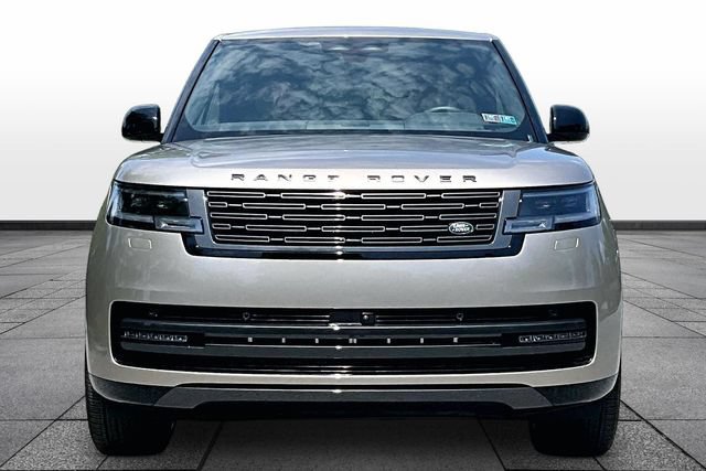 Used 2026 Land Rover Range Rover SE AWD/4WD image 2