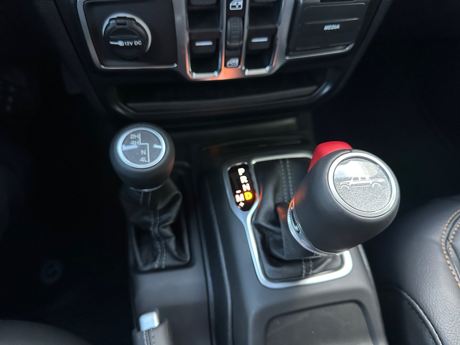 New 2026 Jeep Gladiator Sport AWD/4WD image 18