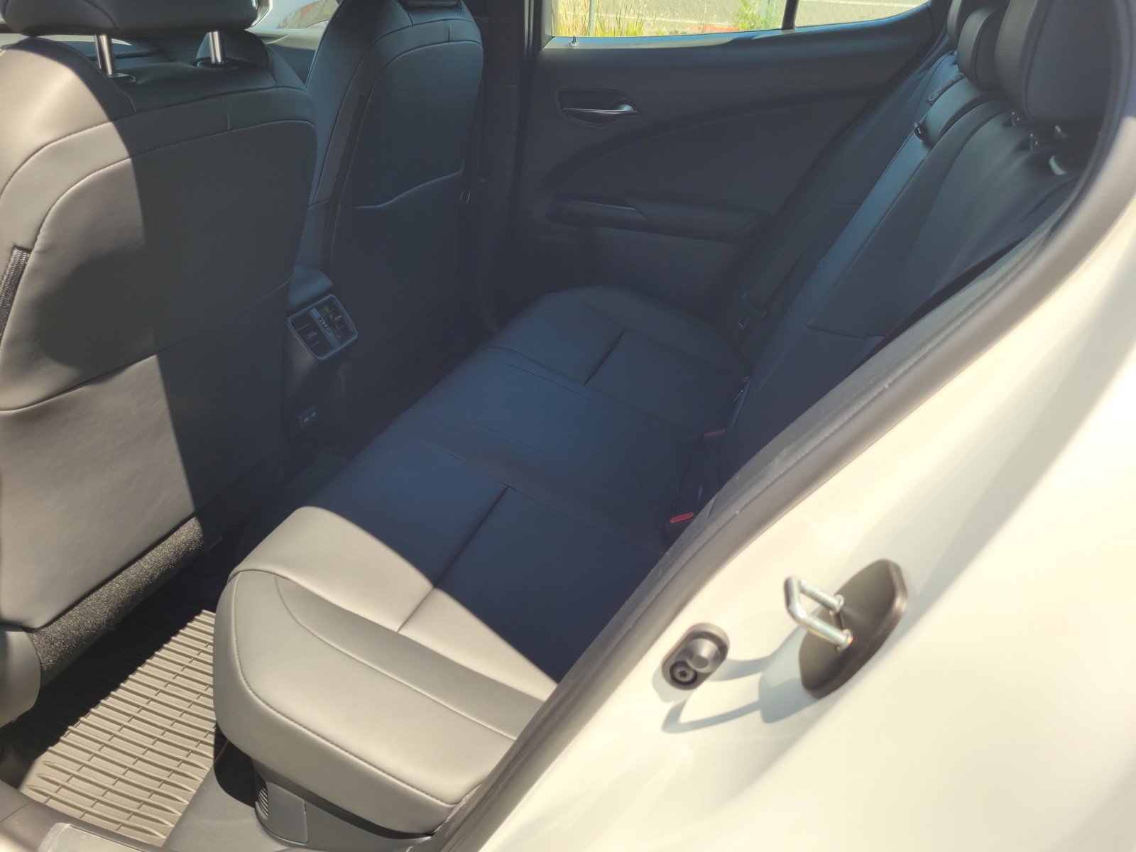 Certified 2025 Lexus UX 300h FWD w/ Accessory Package (Z2) image 27