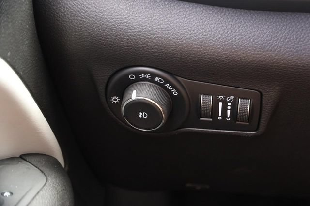 Used 2025 Jeep Compass Limited AWD/4WD image 20