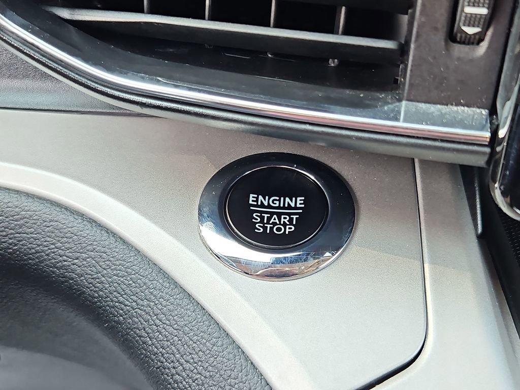 Used 2024 Ford Explorer XLT w/ Equipment Group 202A image 18