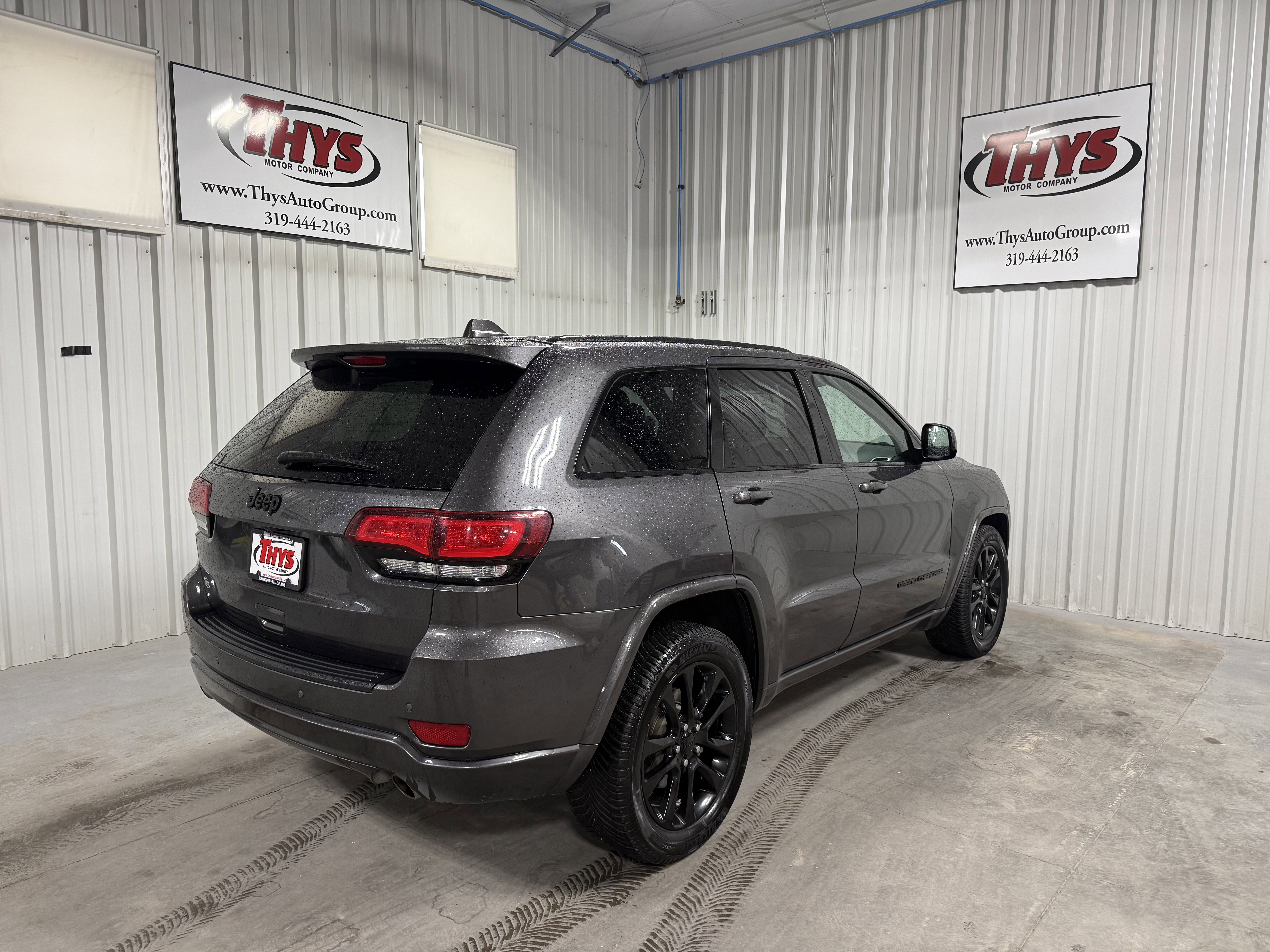 Used 2021 Jeep Grand Cherokee Laredo X RWD image 3
