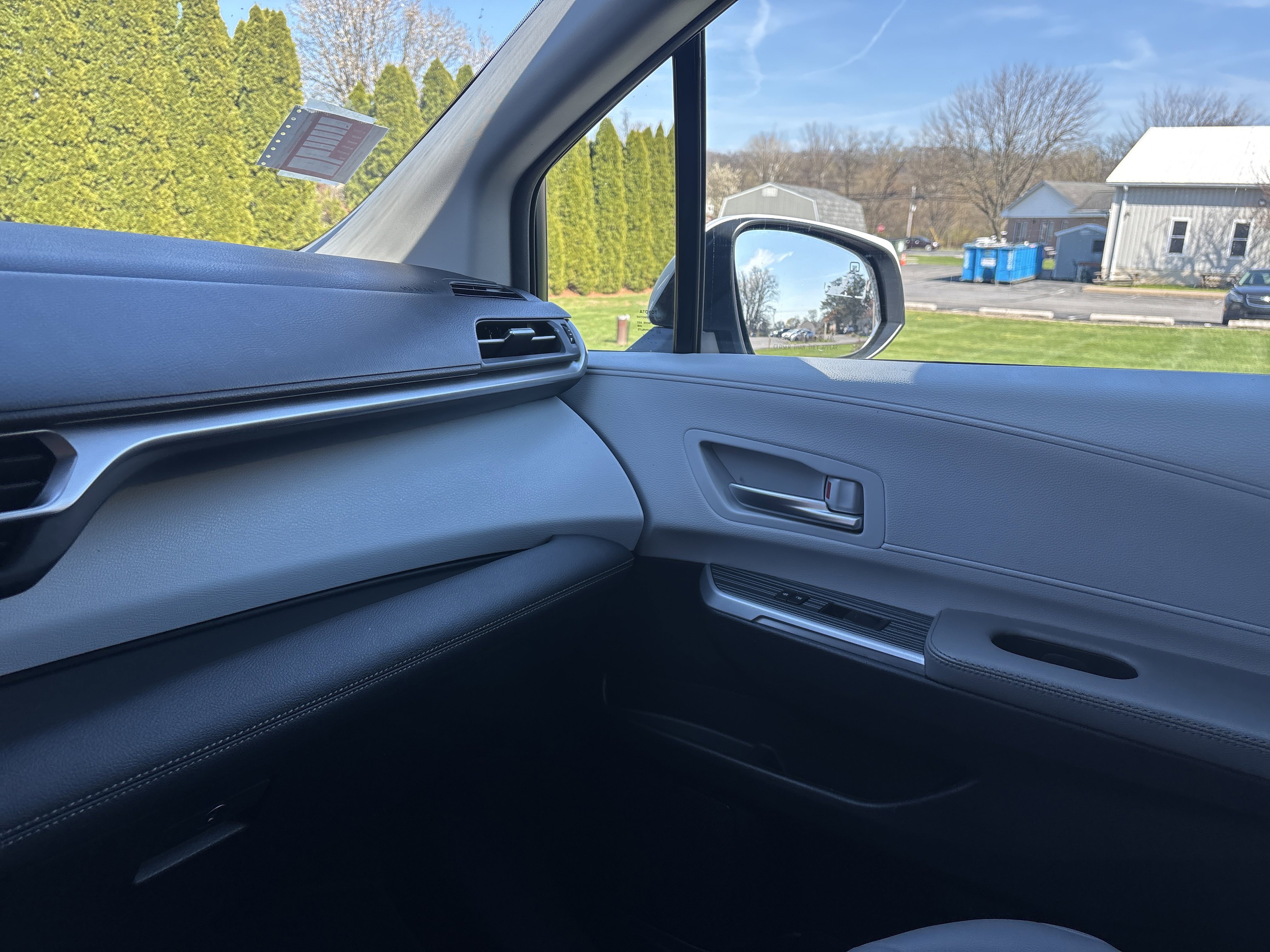 Used 2025 Toyota Sienna XLE image 24