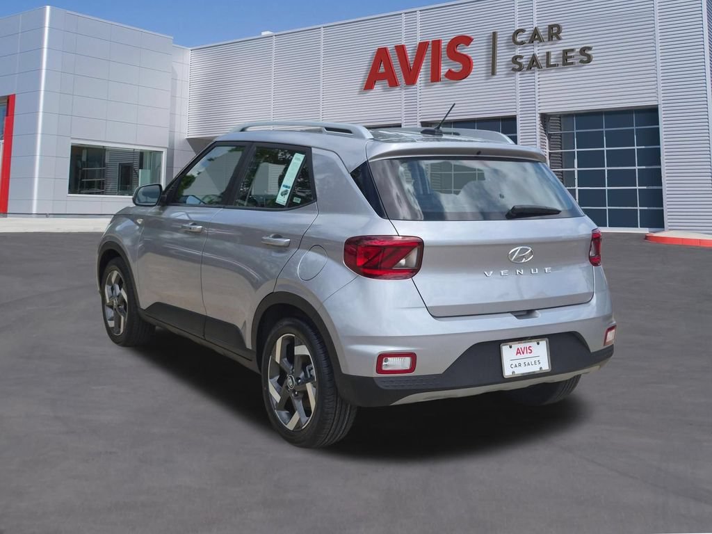 Used 2025 Hyundai Venue SEL FWD image 9
