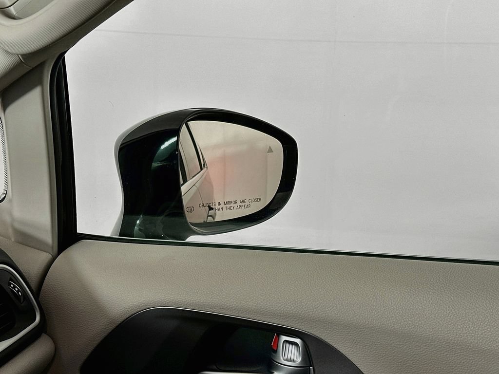 Certified 2024 Chrysler Pacifica Touring-L FWD image 27