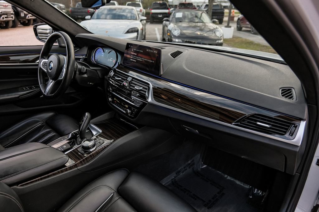 Used 2018 BMW 540i xDrive w/ M Sport Package image 9