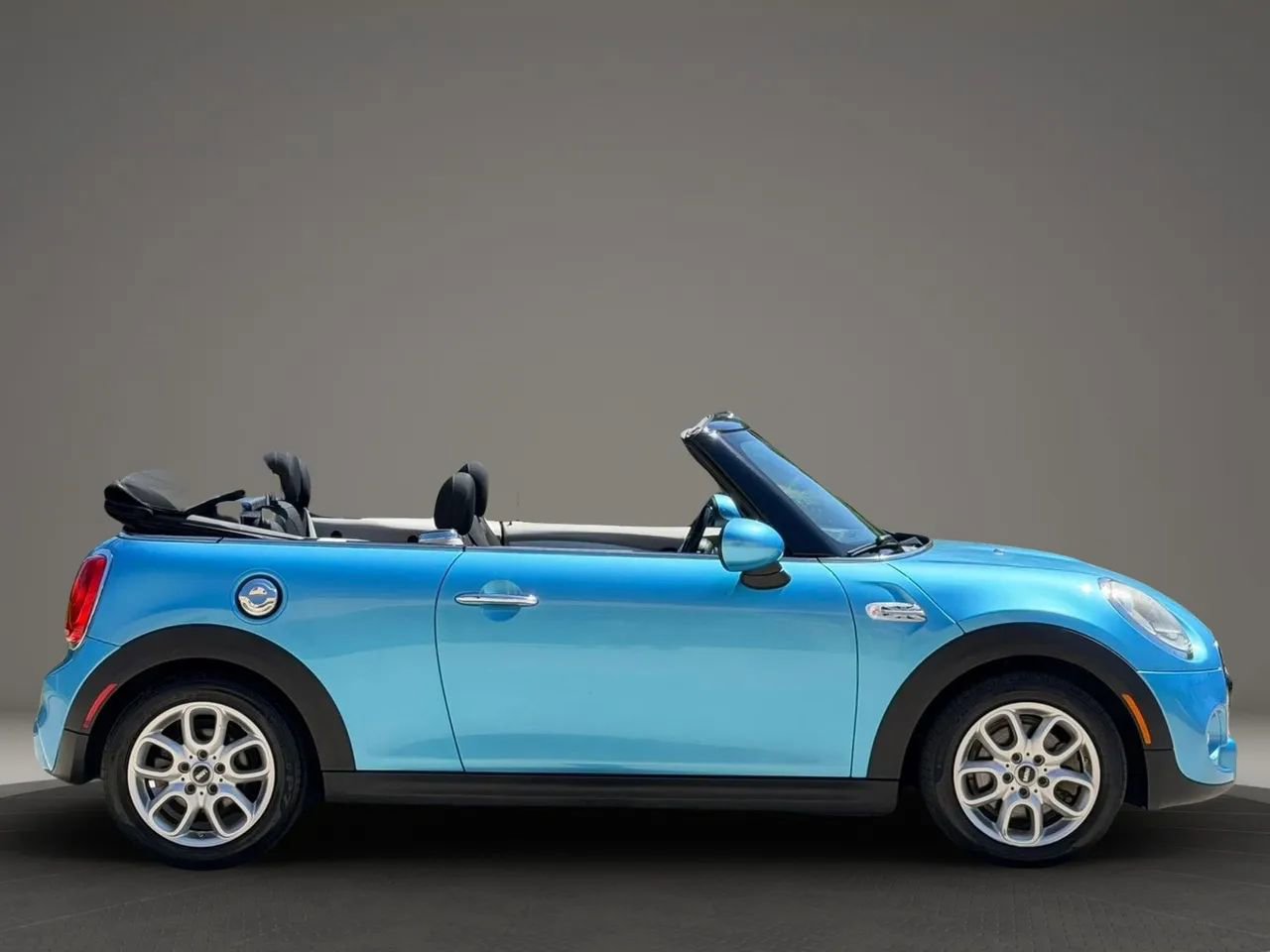 Used 2017 MINI Cooper S image 2