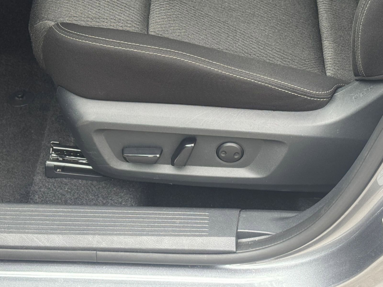 Used 2025 Nissan Rogue SV FWD image 22