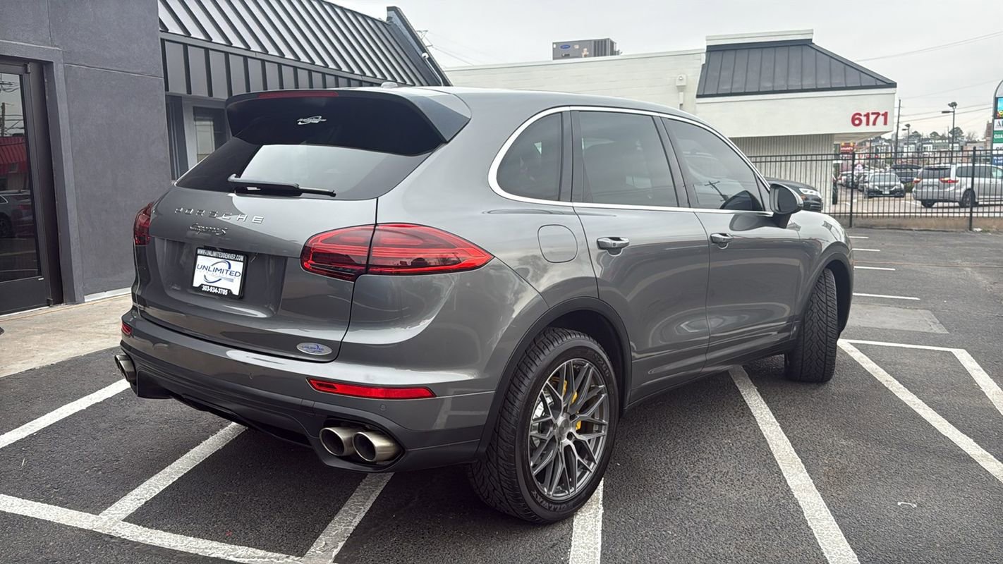 Used 2015 Porsche Cayenne S image 3