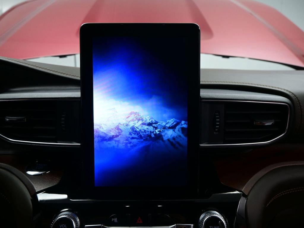 Used 2024 Ford Explorer King Ranch w/ Technology Package image 16