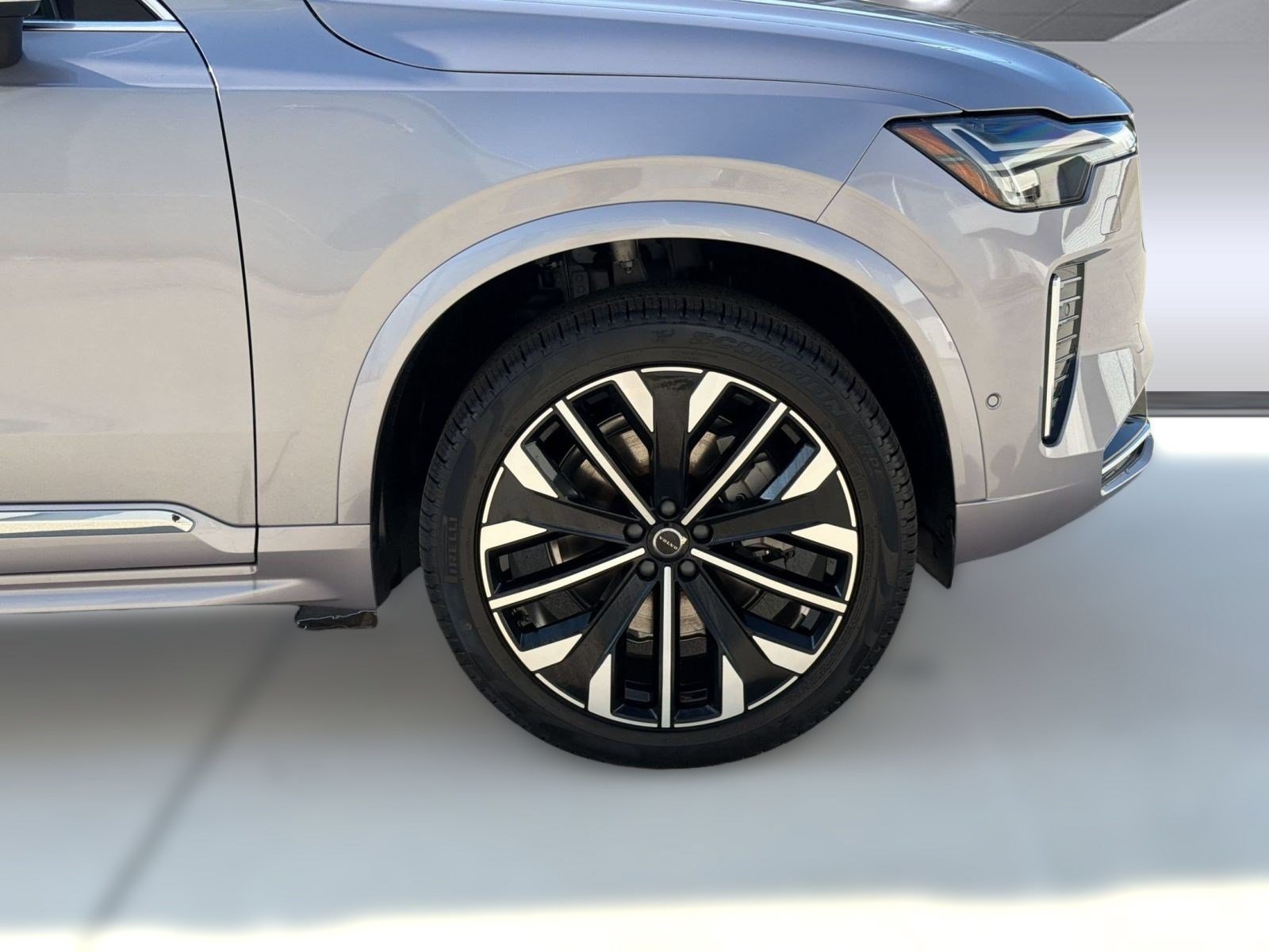 New 2026 Volvo XC90 B6 Plus w/ Protection Package AWD/4WD image 12
